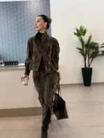 Süet önden yırtmaçlı tasarım etek - Görsel 3